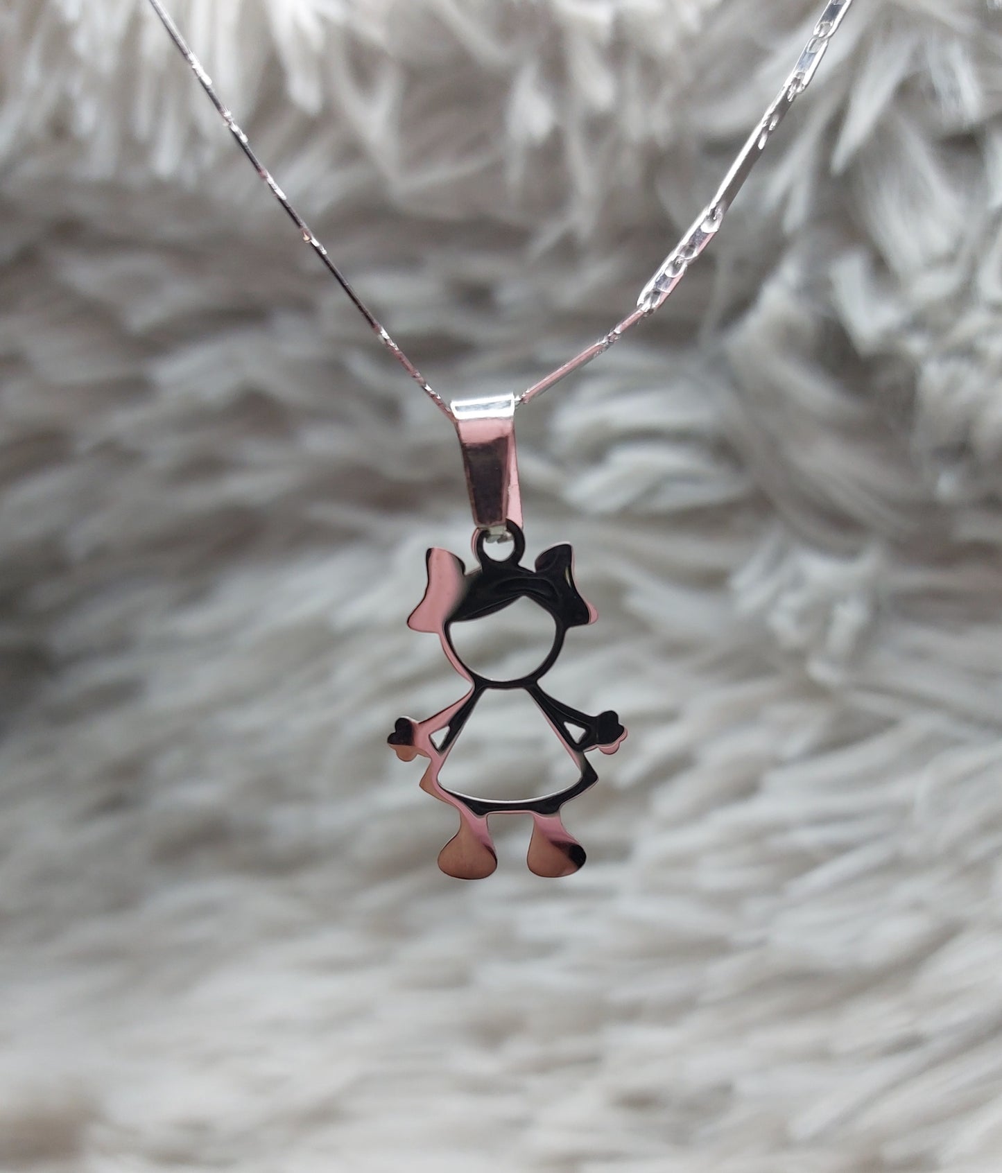 Cadena Con Dije Diseño Niña