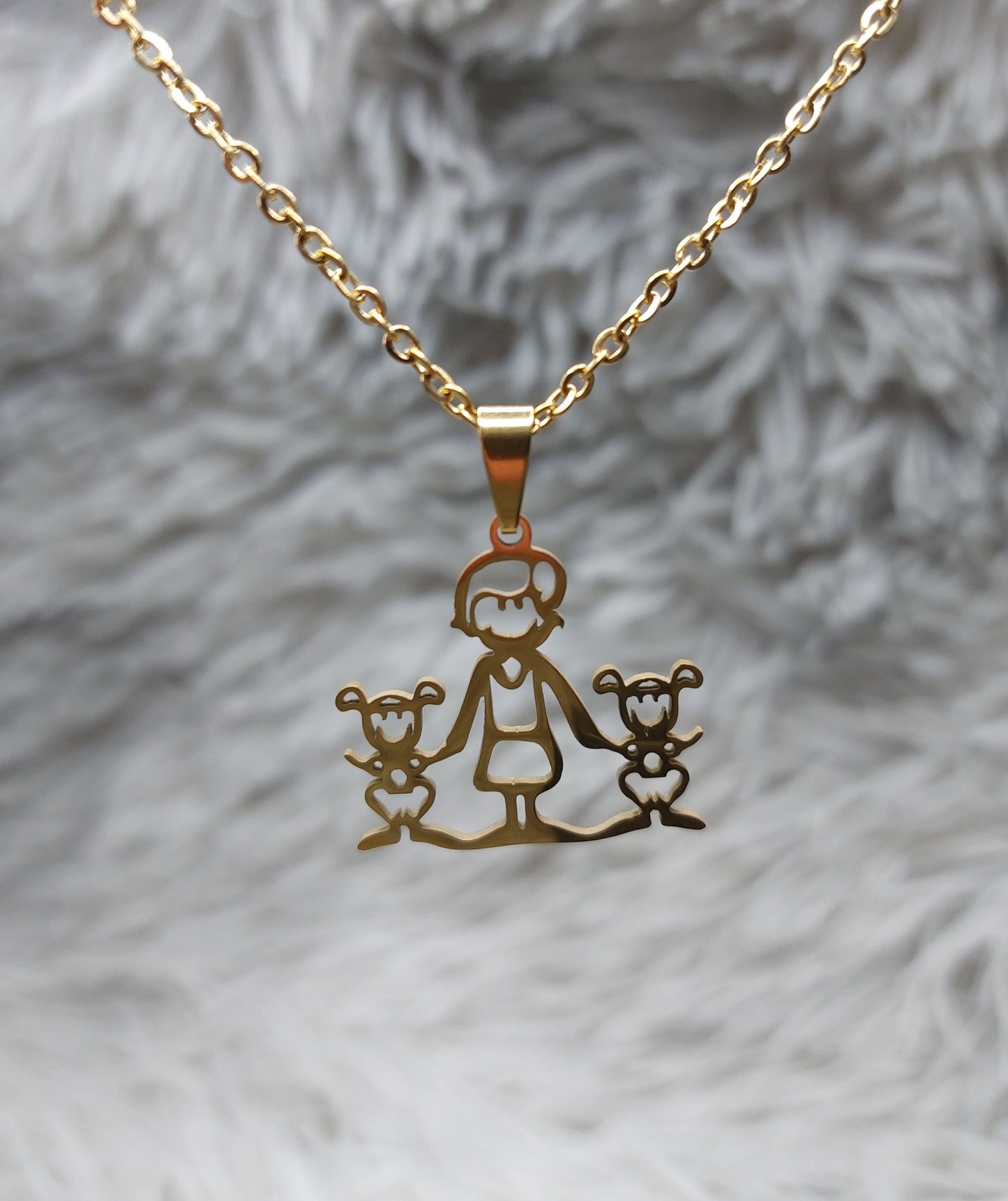 Cadena Dorada Con Dije Diseño Familia