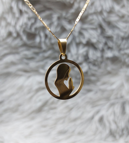 Cadena Dorada Con Dije Diseño Mamá