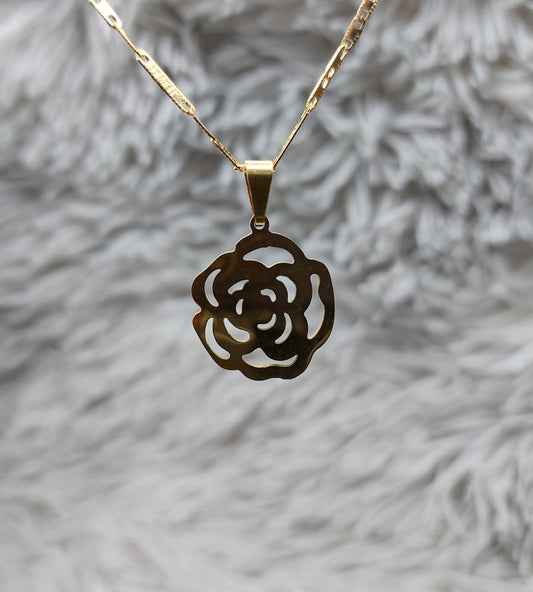 Cadena Dorada Con Dije Diseño Rosa